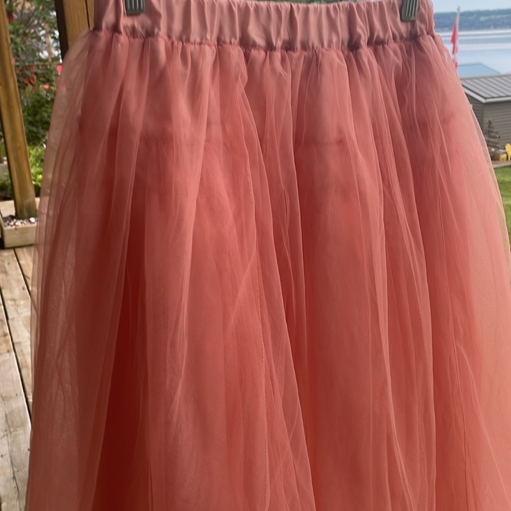 Fun pink tulle skirt in pretty pink! - Picture 2 of 6